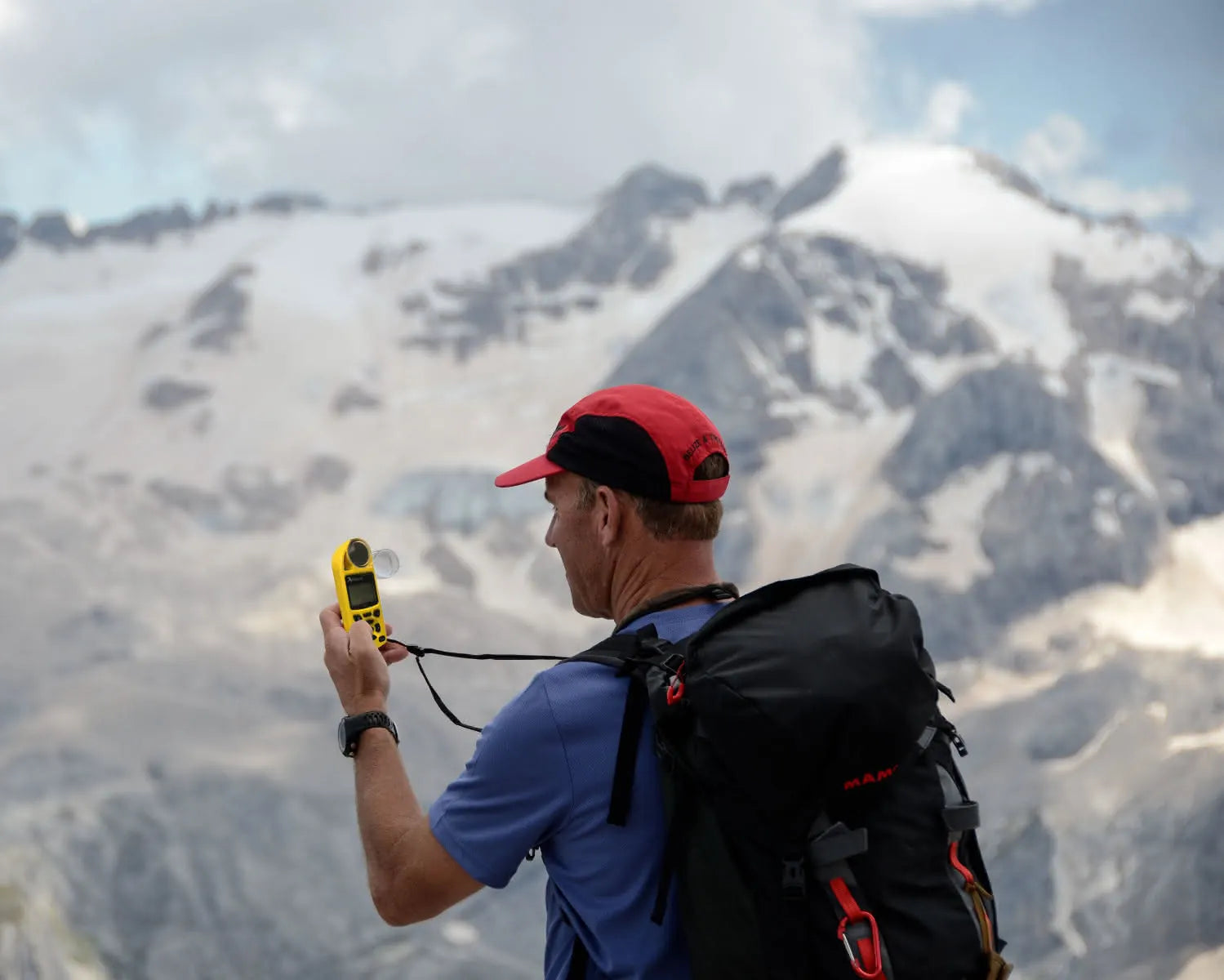 Kestrel 5500 portable weather station in the snowy mountains